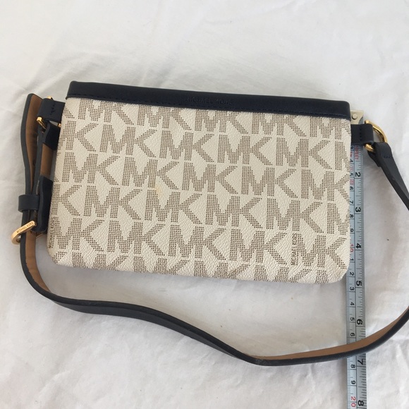 Michael Kors Large Logo Wristlet - Picture 6 of 6